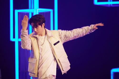 王一博最新爆料图片超清,帅气魅力引粉丝热议  第2张